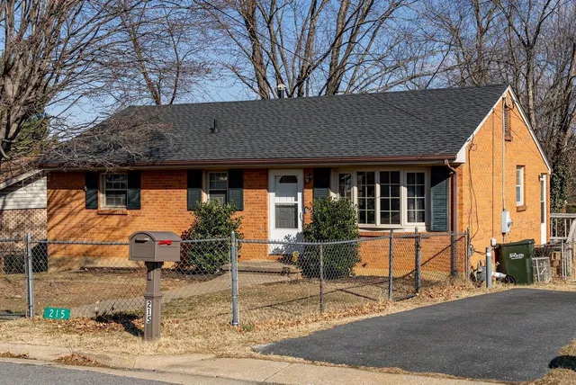 $266,900 | 215 George Street, Staunton, VA 24401