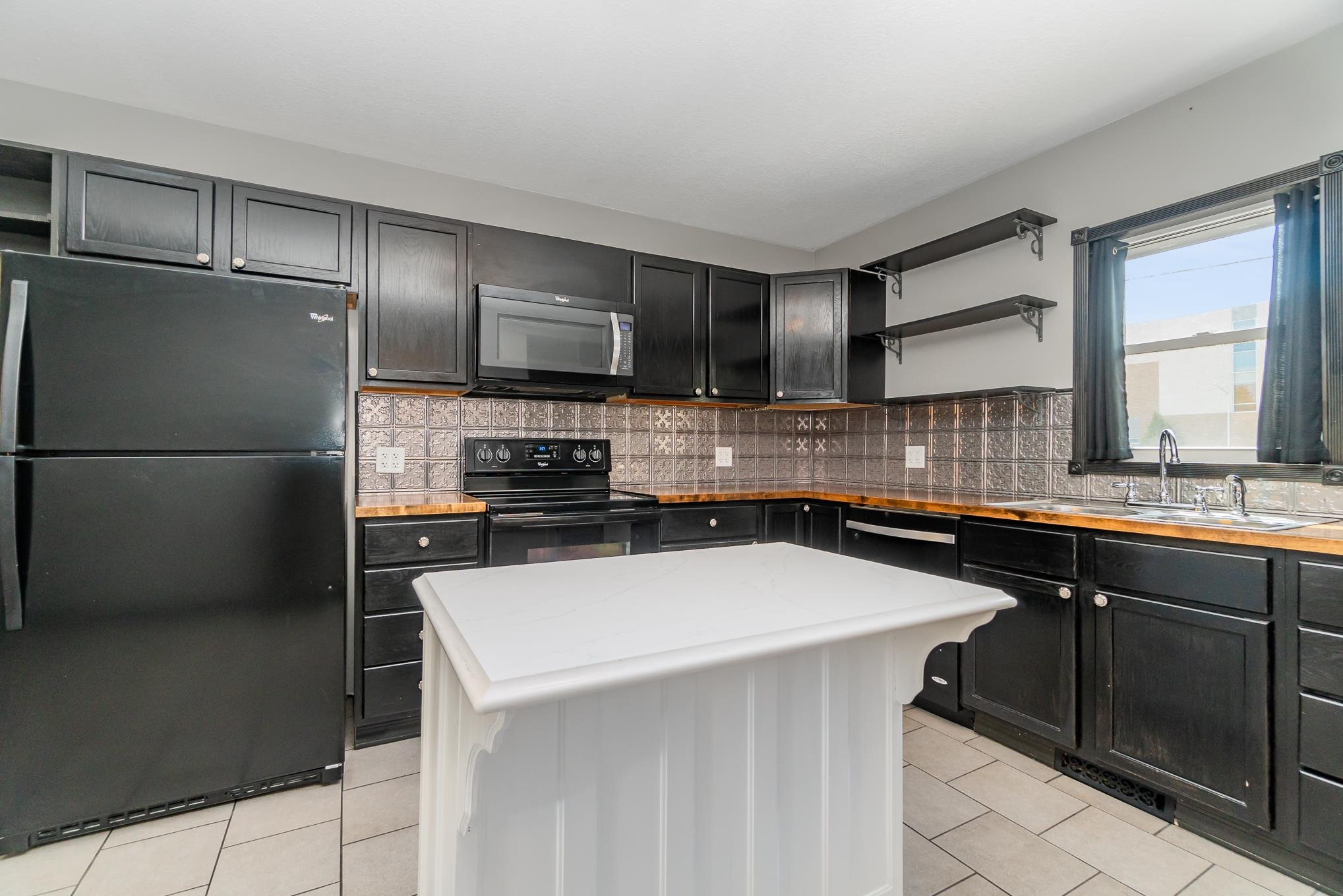 237 Adams Street Bay City, MI 48708 - Photo 3 of 22 Gallery Image 3