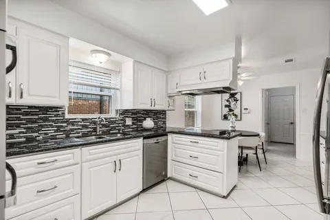 $575,000 | 5710 Ariel Street, Houston, TX 77096