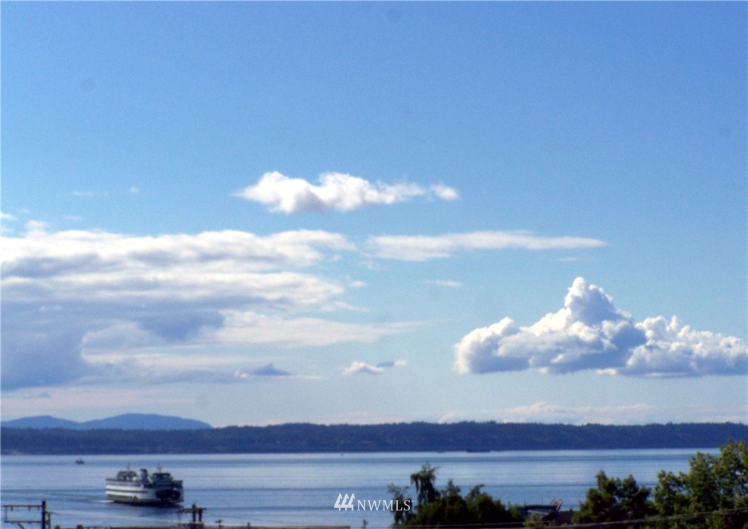 520 Maple Street, Unit 201 Edmonds, WA 98020 - Photo 3 of 8