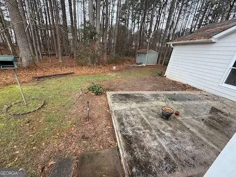 a view of a backyard of the house