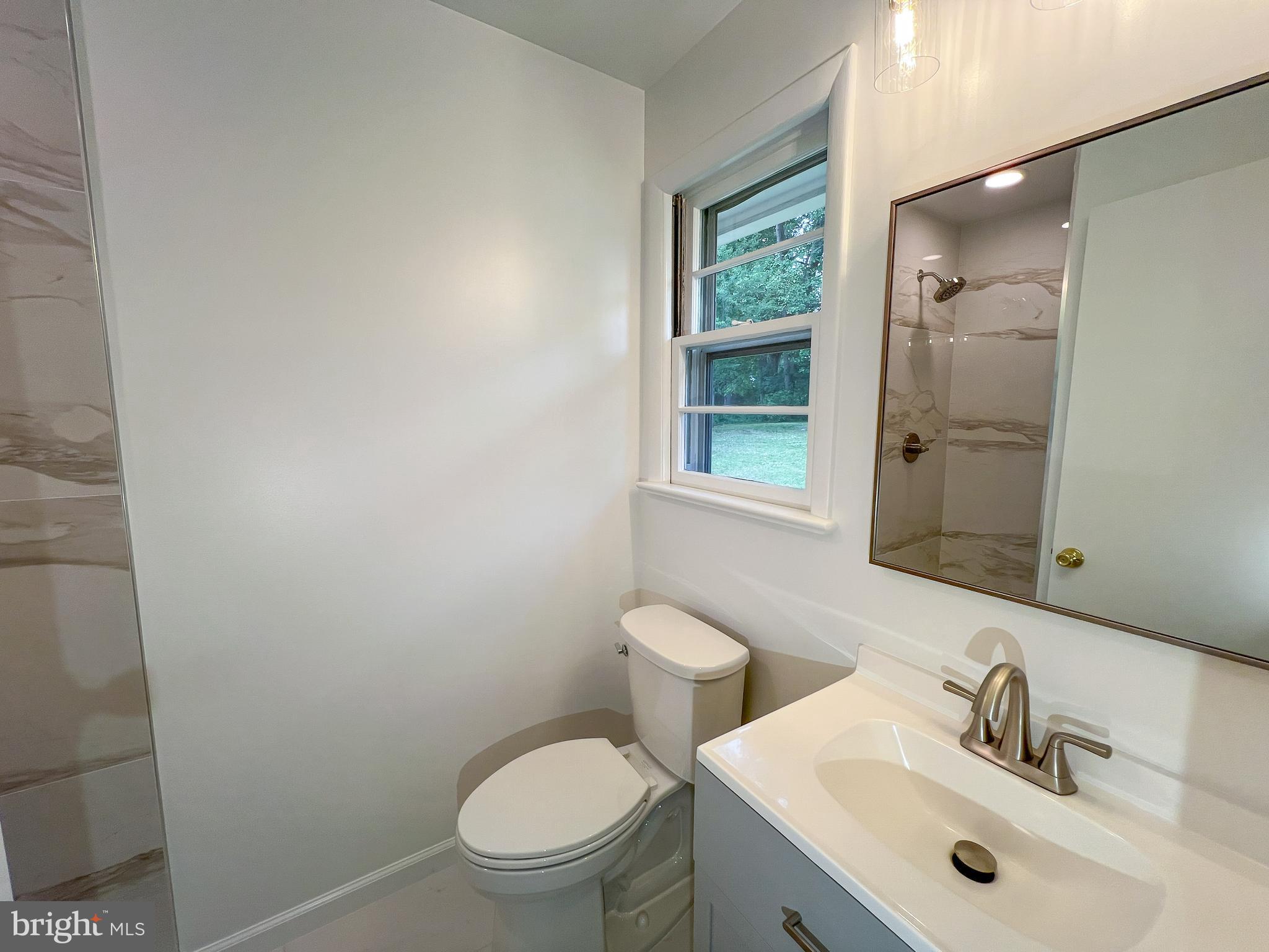 10001 Woodhill Road Bethesda, MD 20817 - Photo 23 of 30 Primary Bathroom