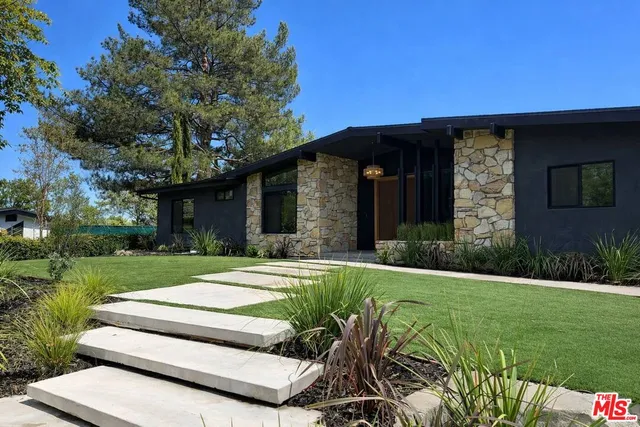 $2,499,000 | 5625 Wilhelmina Avenue, Woodland Hills, CA 91367