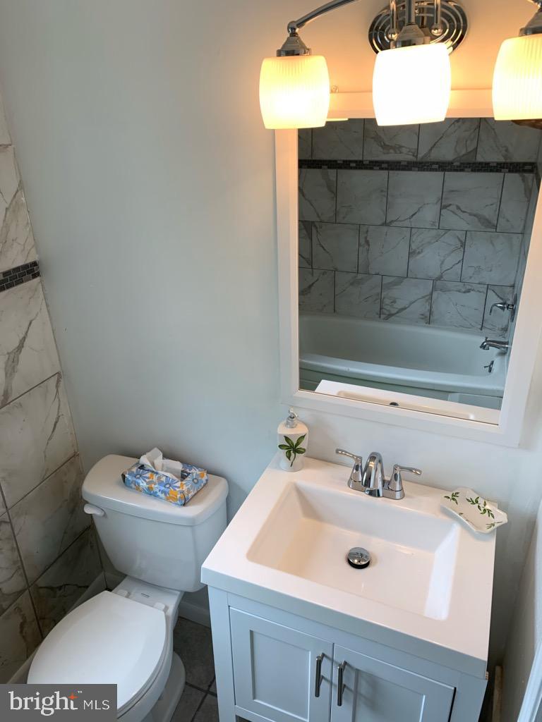 626 Gibson Road Baltimore, MD 21229 - Photo 16 of 35 Upstairs Bathroom