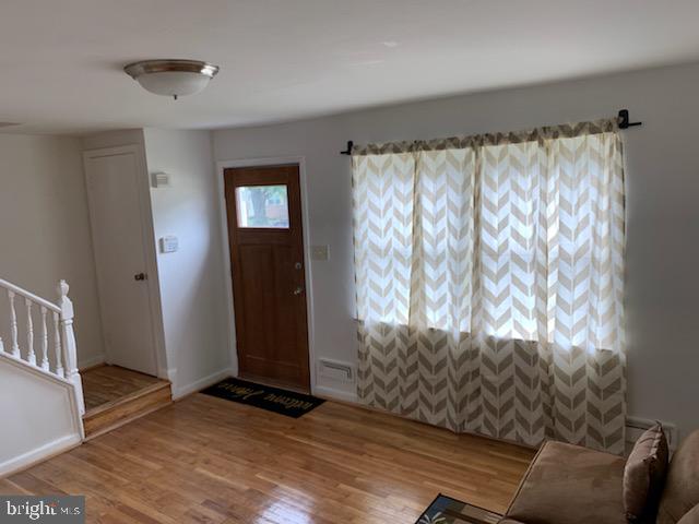 626 Gibson Road Baltimore, MD 21229 - Photo 6 of 35 Living Room to bedrooms on the top floor
