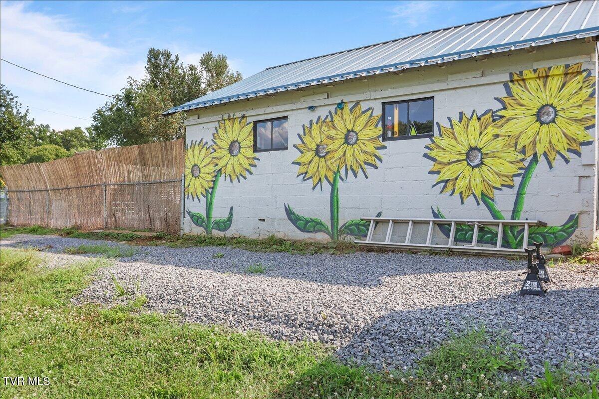 319 Old Stage Road Surgoinsville, TN 37873 - Photo 5 of 61 05-IMG_9945