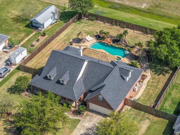 $585,000 | 9934 Palm Drive, Mont Belvieu, TX 77523
