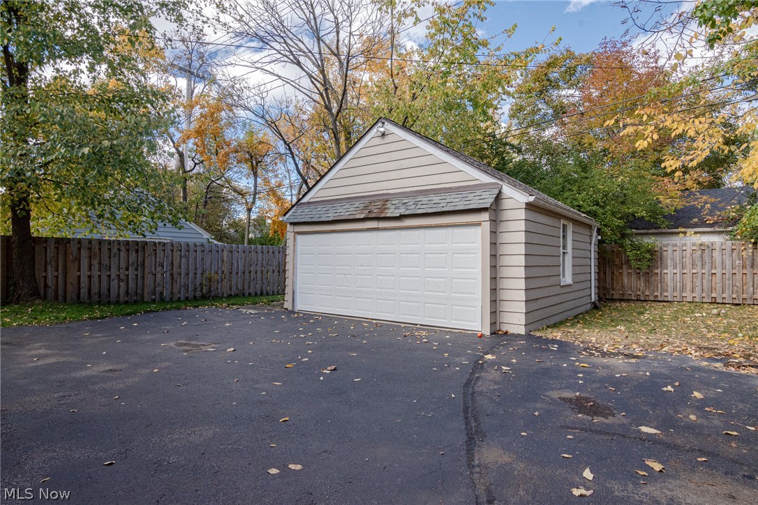 16817 Fernway Road Cleveland, OH 44120 - Photo 33 of 35