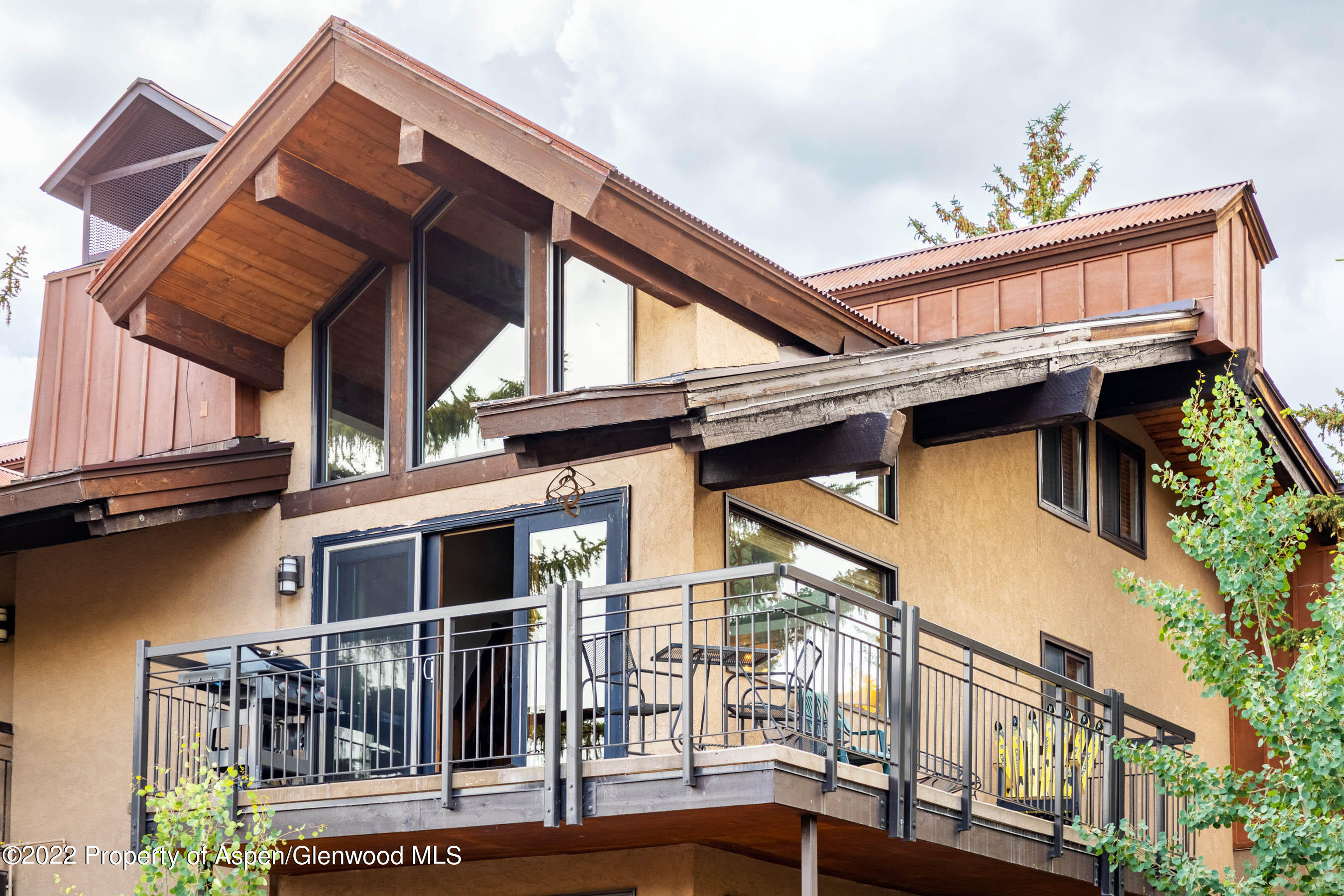 400 Wood Road, Unit 2310 Snowmass Village, CO 81615 - Photo 11 of 18 a front view of a house with a balcony