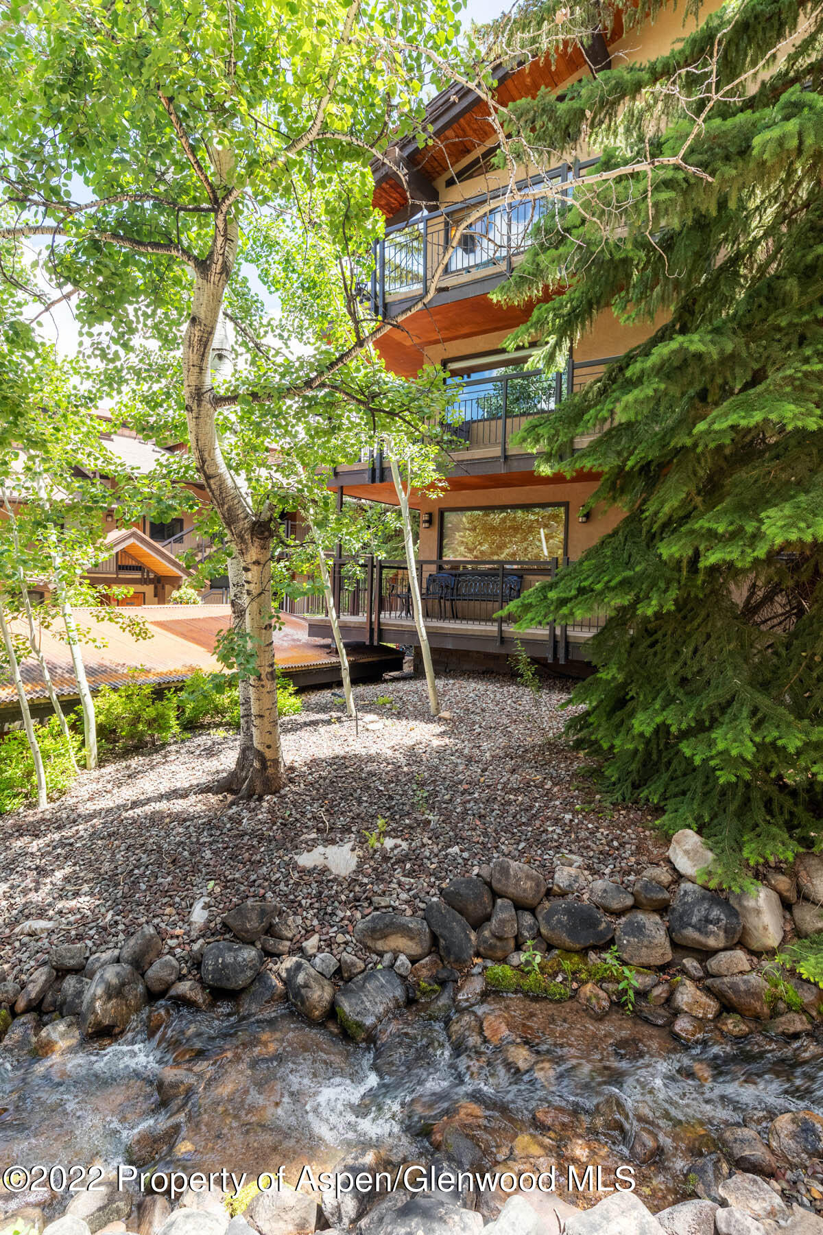 400 Wood Road, Unit 2310 Snowmass Village, CO 81615 - Photo 12 of 18 a backyard of a house with lots of green space