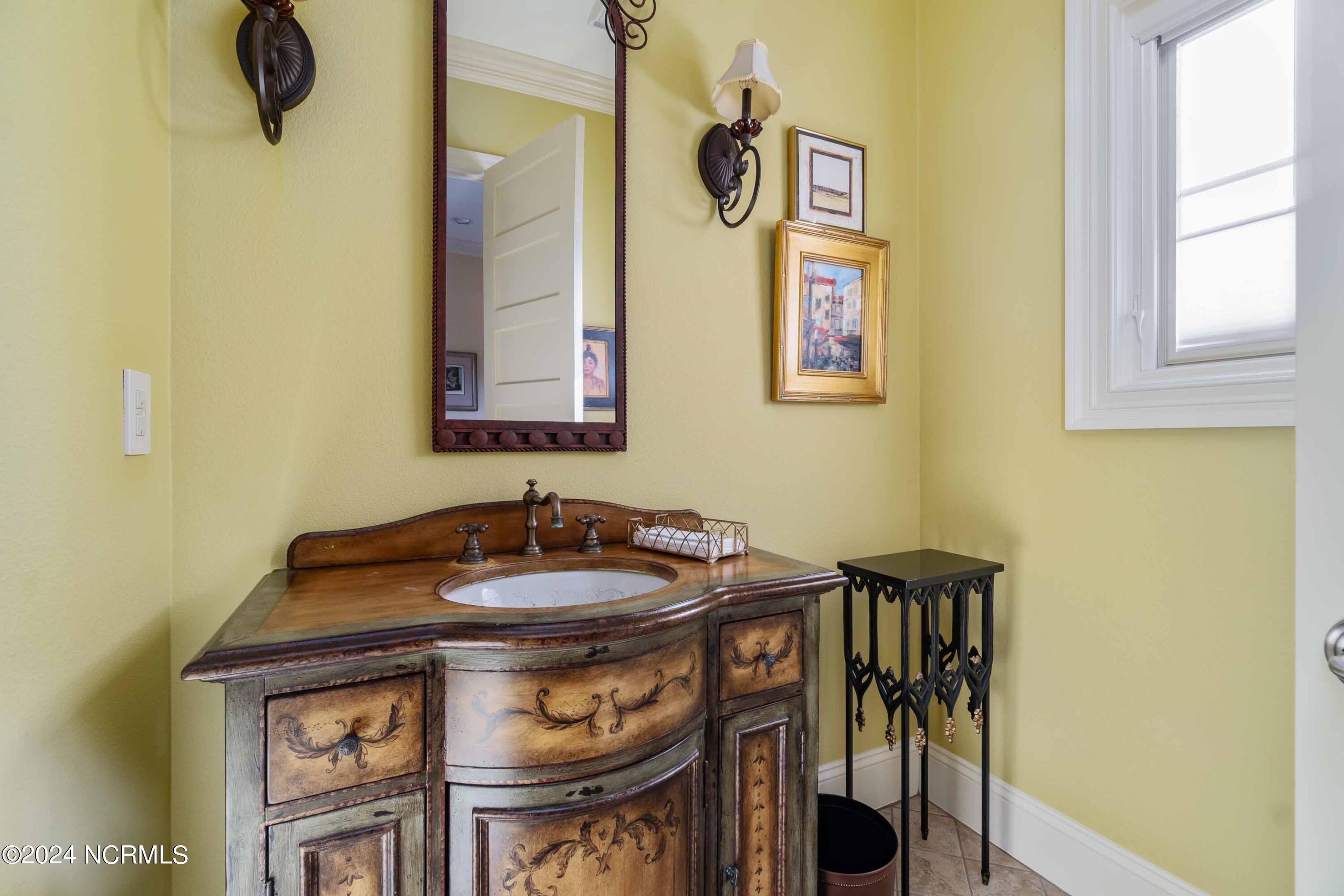 6054 Dolphin Road Oriental, NC 28571 - Photo 34 of 76 Powder Room