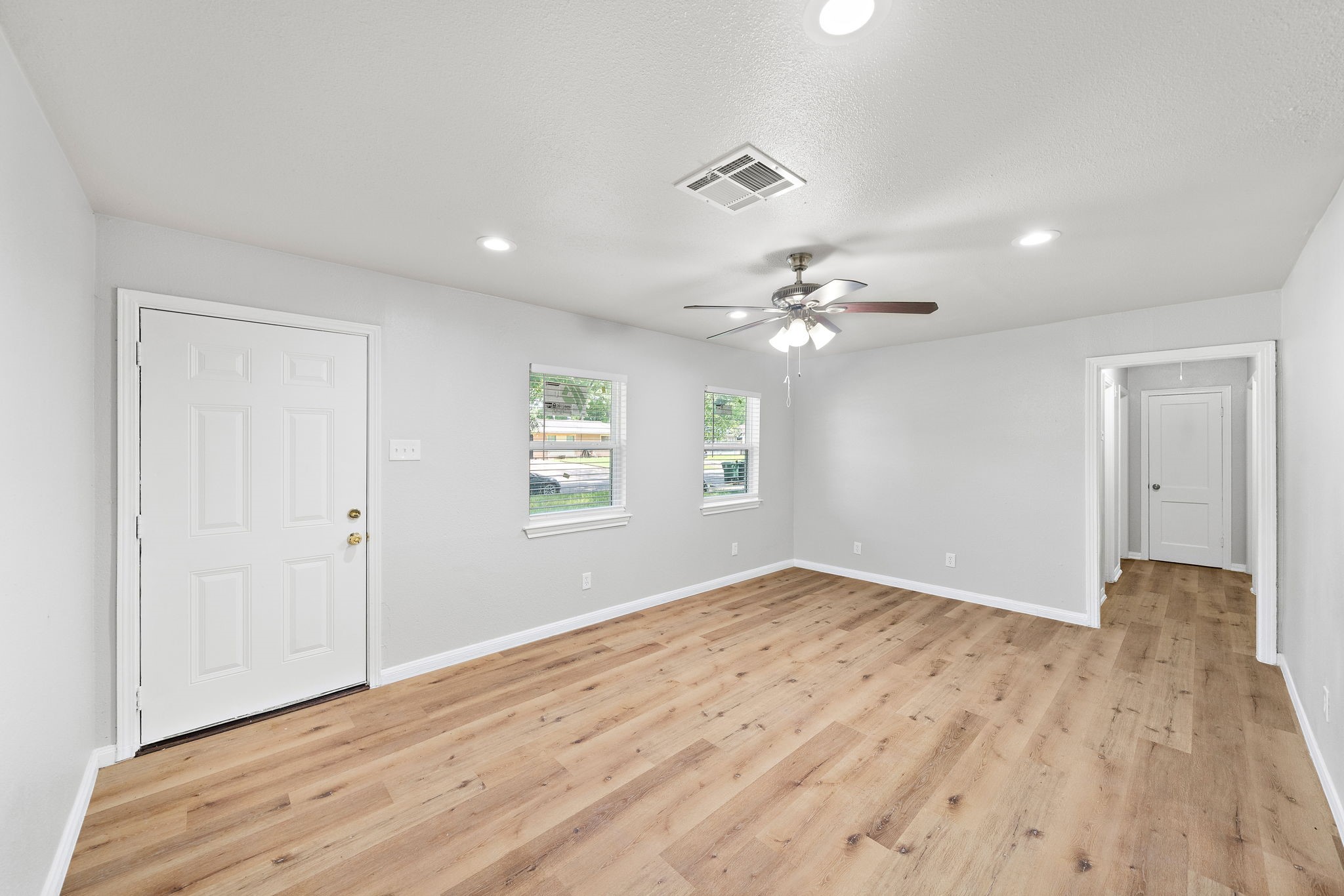 5814 Westover Street Houston, TX 77033 - Photo 3 of 10