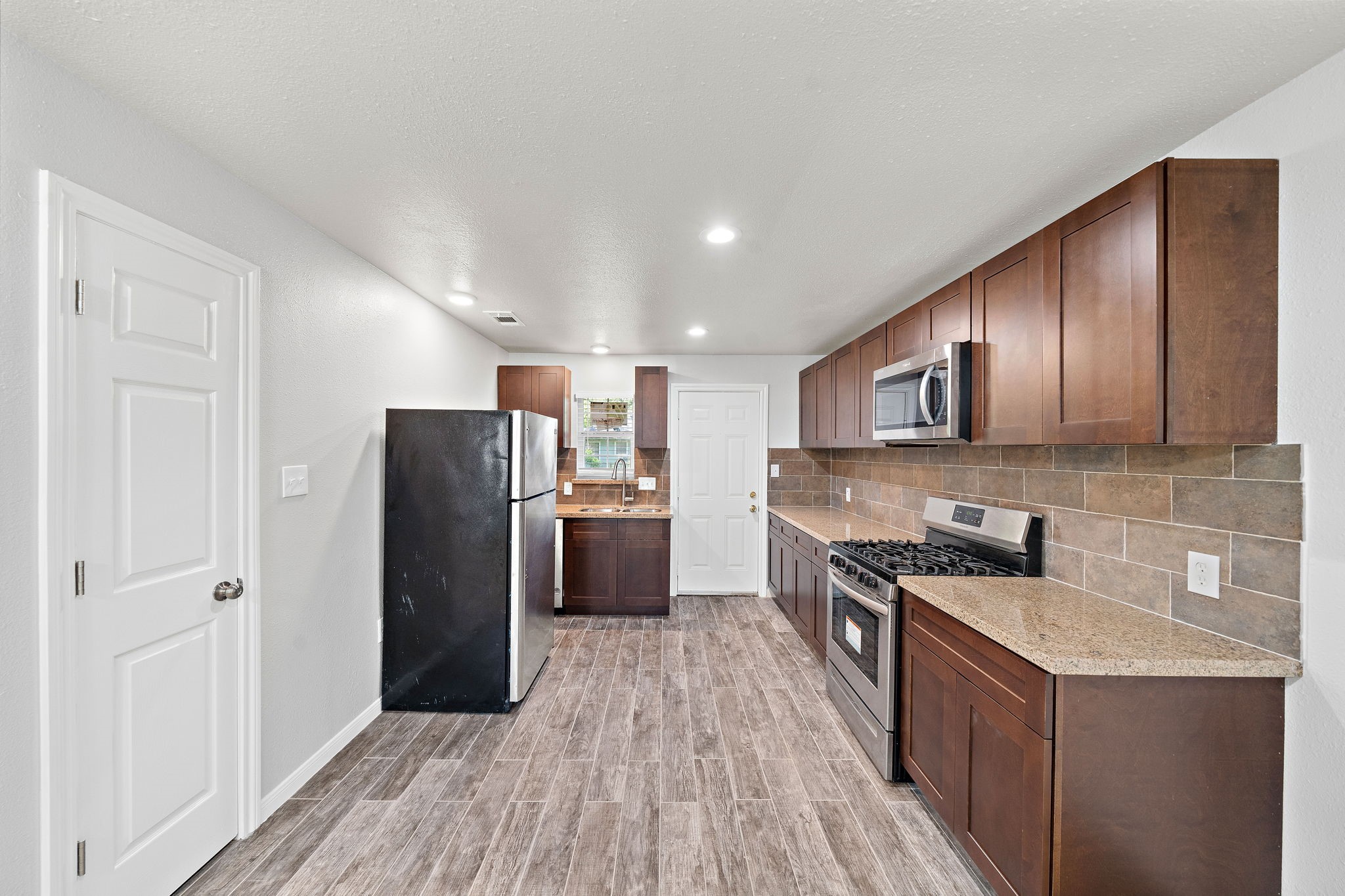 5814 Westover Street Houston, TX 77033 - Photo 4 of 10