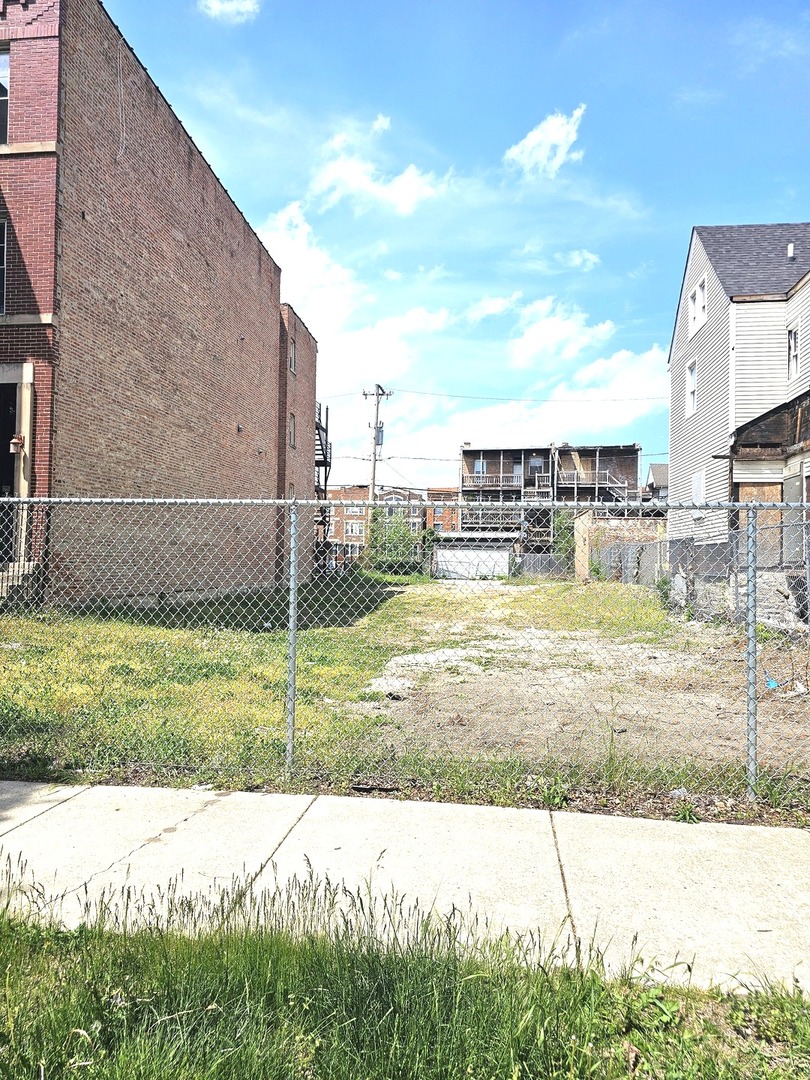 1524 East Marquette Road Chicago, IL 60637 - Photo 2 of 5 a view of an ocean view