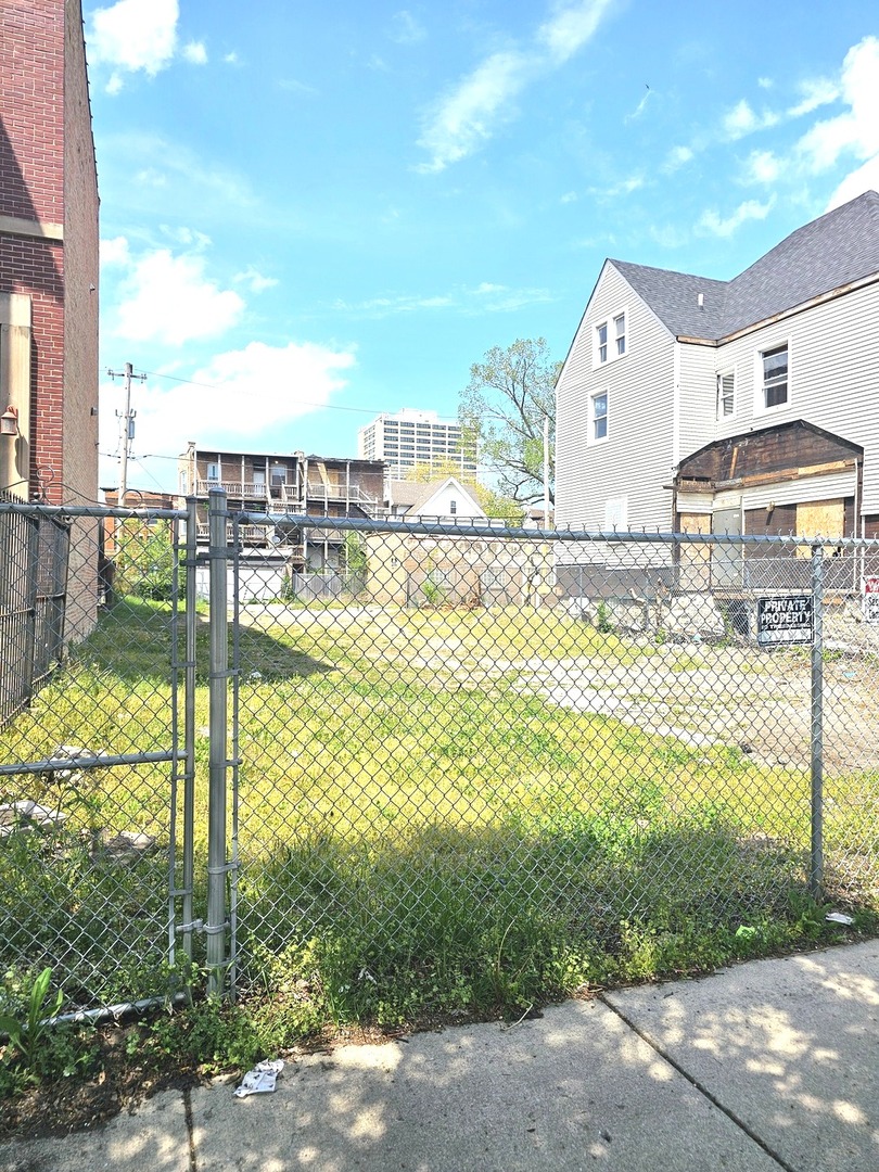 1524 East Marquette Road Chicago, IL 60637 - Photo 3 of 5 a view of an ocean