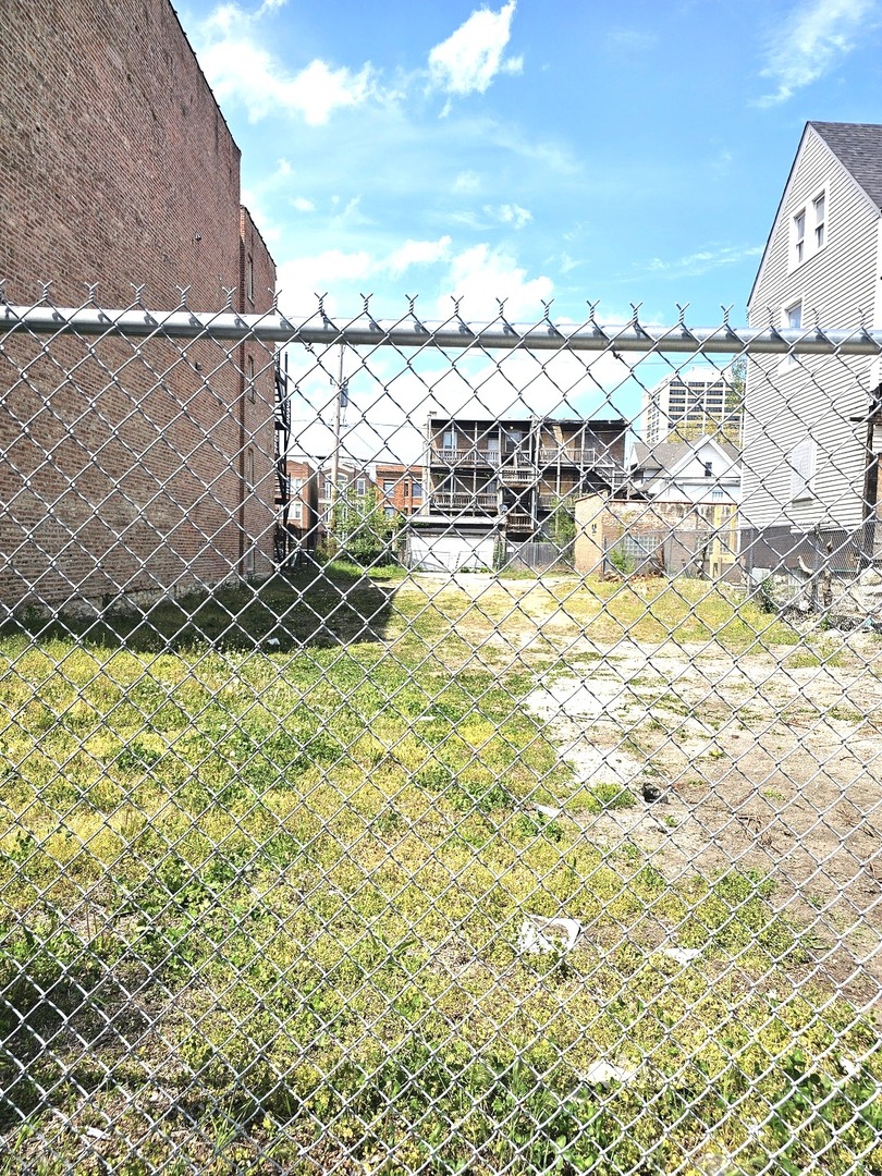1524 East Marquette Road Chicago, IL 60637 - Photo 4 of 5 a view of a lake view