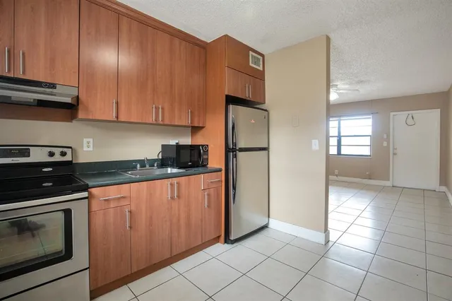 $1,475 | 4061 North Dixie Highway, Unit 29, Oakland Park, FL 33334