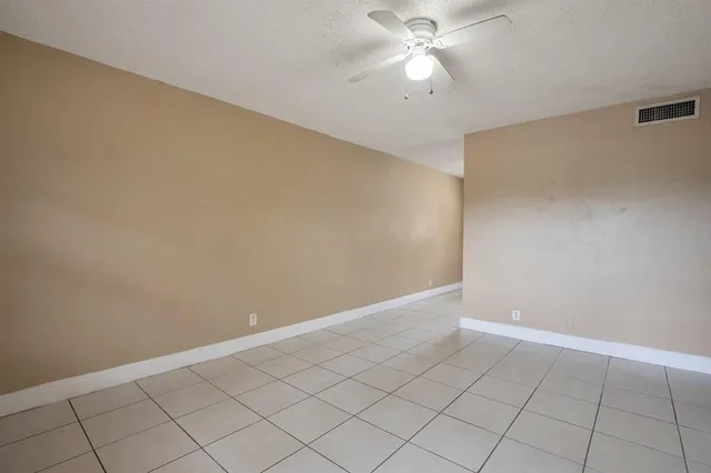 $1,475 | 4061 North Dixie Highway, Unit 29, Oakland Park, FL 33334