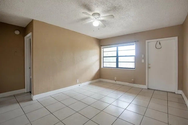 $1,475 | 4061 North Dixie Highway, Unit 29, Oakland Park, FL 33334