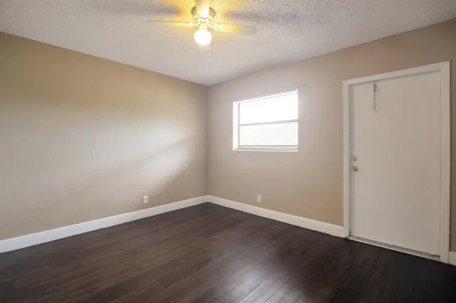 $1,475 | 4061 North Dixie Highway, Unit 29, Oakland Park, FL 33334