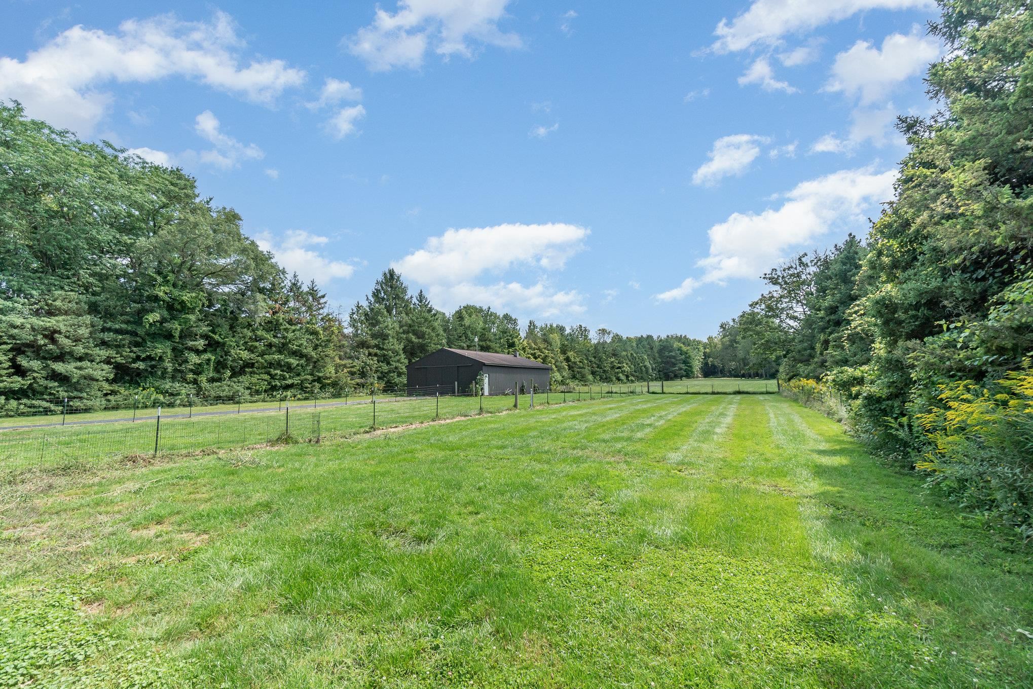 3014 Gabel Road Saginaw, MI 48601 - Photo 27 of 39 50153016-d560a7d1-1dde-45eb-b175-bda865127be3.JPG