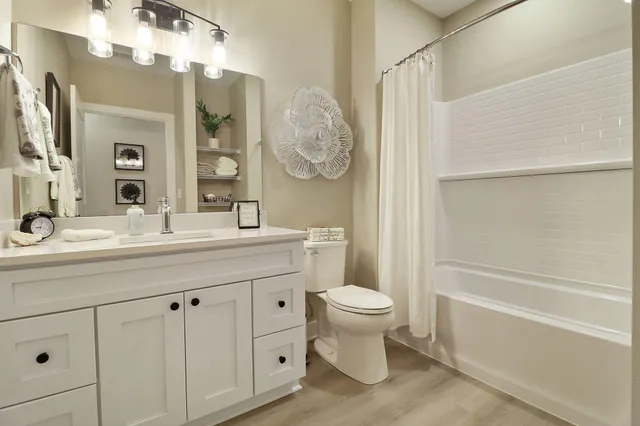 $449,900 | 9200 66th Avenue, Unit 122, Pleasant Prairie, WI 53158