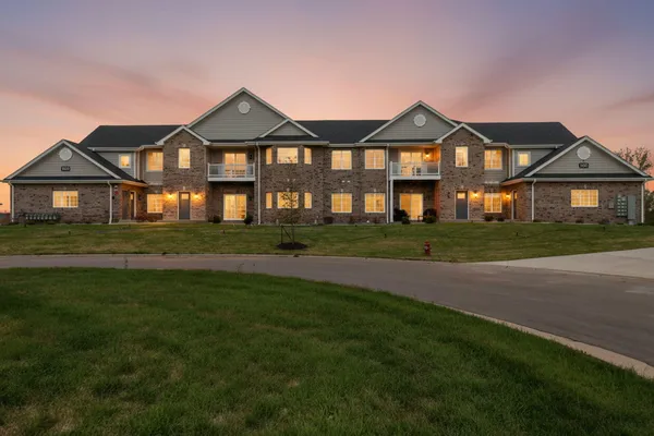 $439,900 | 9200 66th Avenue, Unit 122, Pleasant Prairie, WI 53158