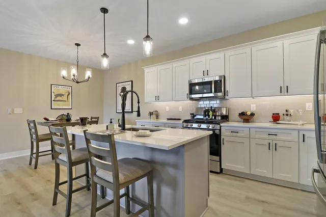 $449,900 | 9200 66th Avenue, Unit 122, Pleasant Prairie, WI 53158