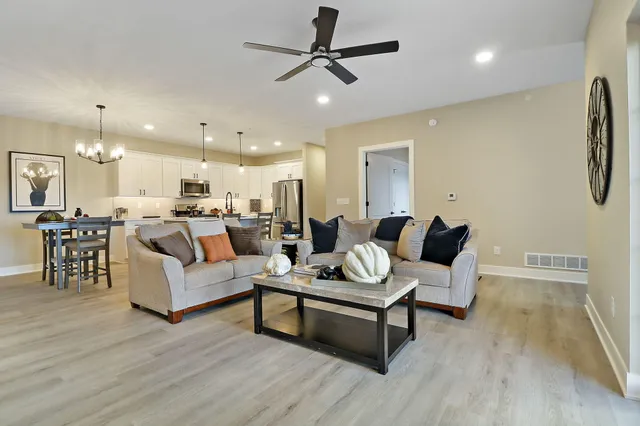 $449,900 | 9200 66th Avenue, Unit 122, Pleasant Prairie, WI 53158