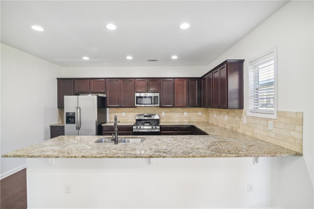 5770 Rialto Way Cumming, GA 30040 - Photo 8 of 47