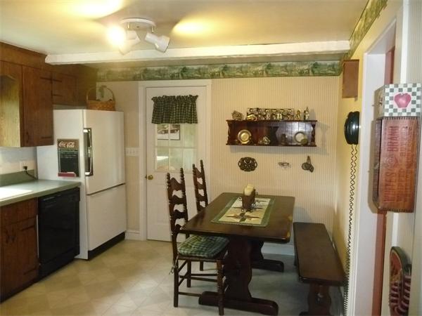 14 Eleanor Road Walpole, MA 02081 - Photo 4 of 12 Gallery Image 4