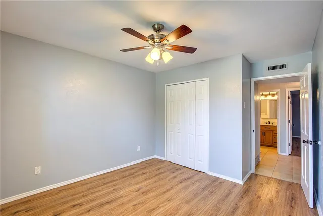 a view of a livingroom with a ceiling fan and wooden floor