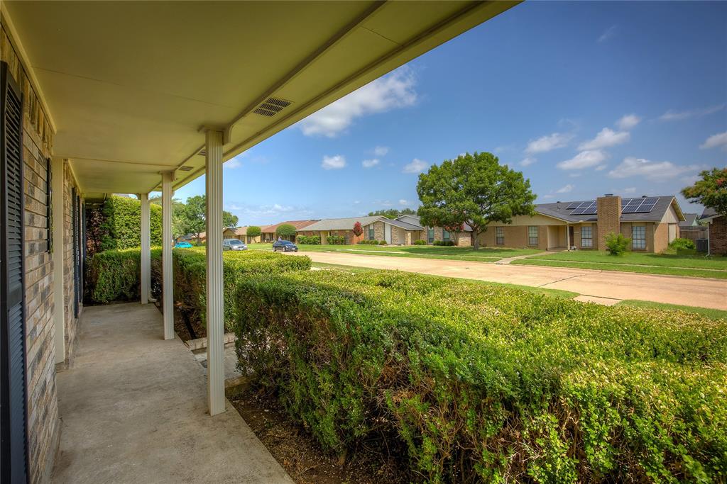 5233 Reed Drive The Colony, TX 75056 - Photo 4 of 40 a view of a back yard