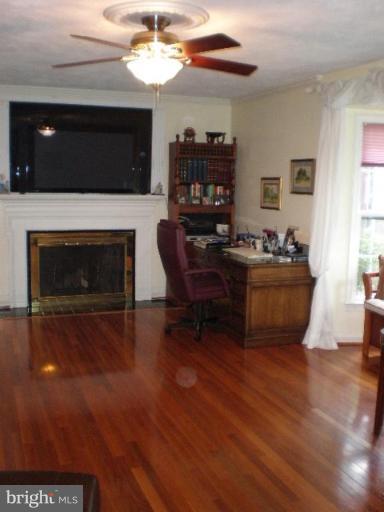 6512 Elmdale Road Alexandria, VA 22312 - Photo 22 of 30 Living Room
