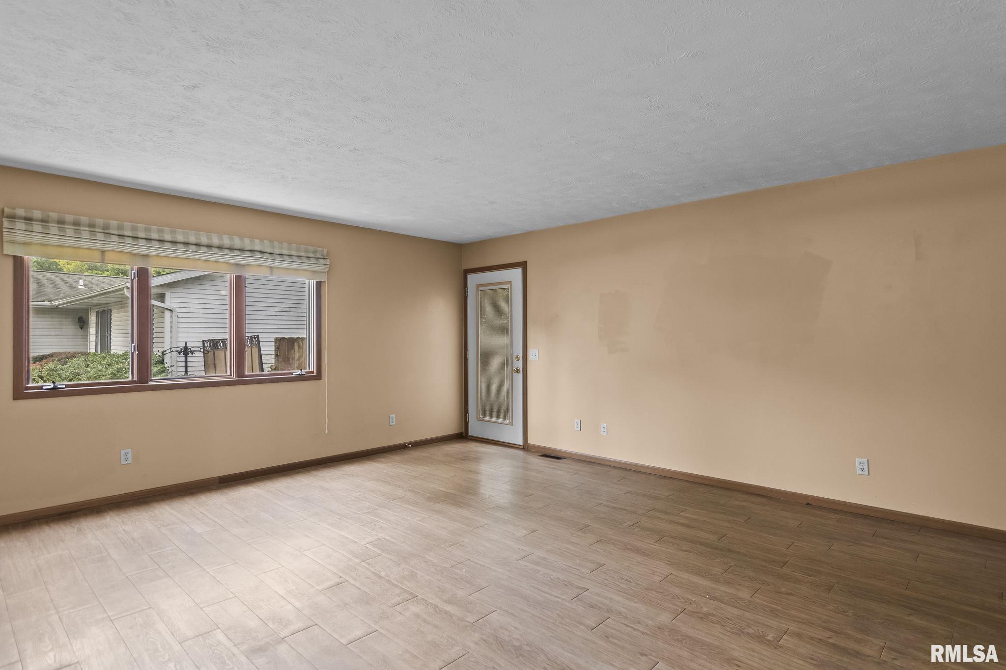 5225 Buford Street Springfield, IL 62703 - Photo 4 of 28