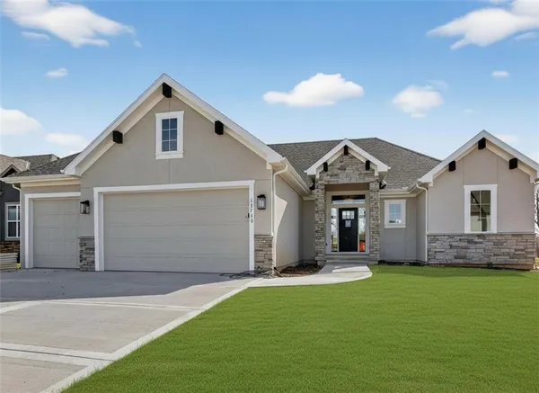 $660,950 | 13715 Northwest 70 Street, Parkville, MO 64152