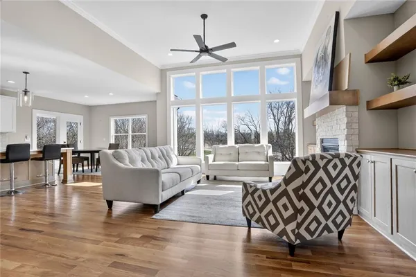 $660,950 | 13715 Northwest 70 Street, Parkville, MO 64152