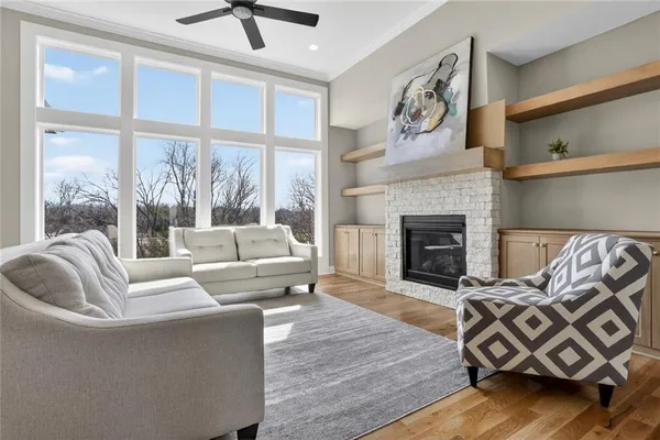 $660,950 | 13715 Northwest 70 Street, Parkville, MO 64152