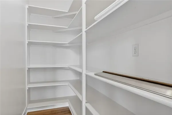 $660,950 | 13715 Northwest 70 Street, Parkville, MO 64152