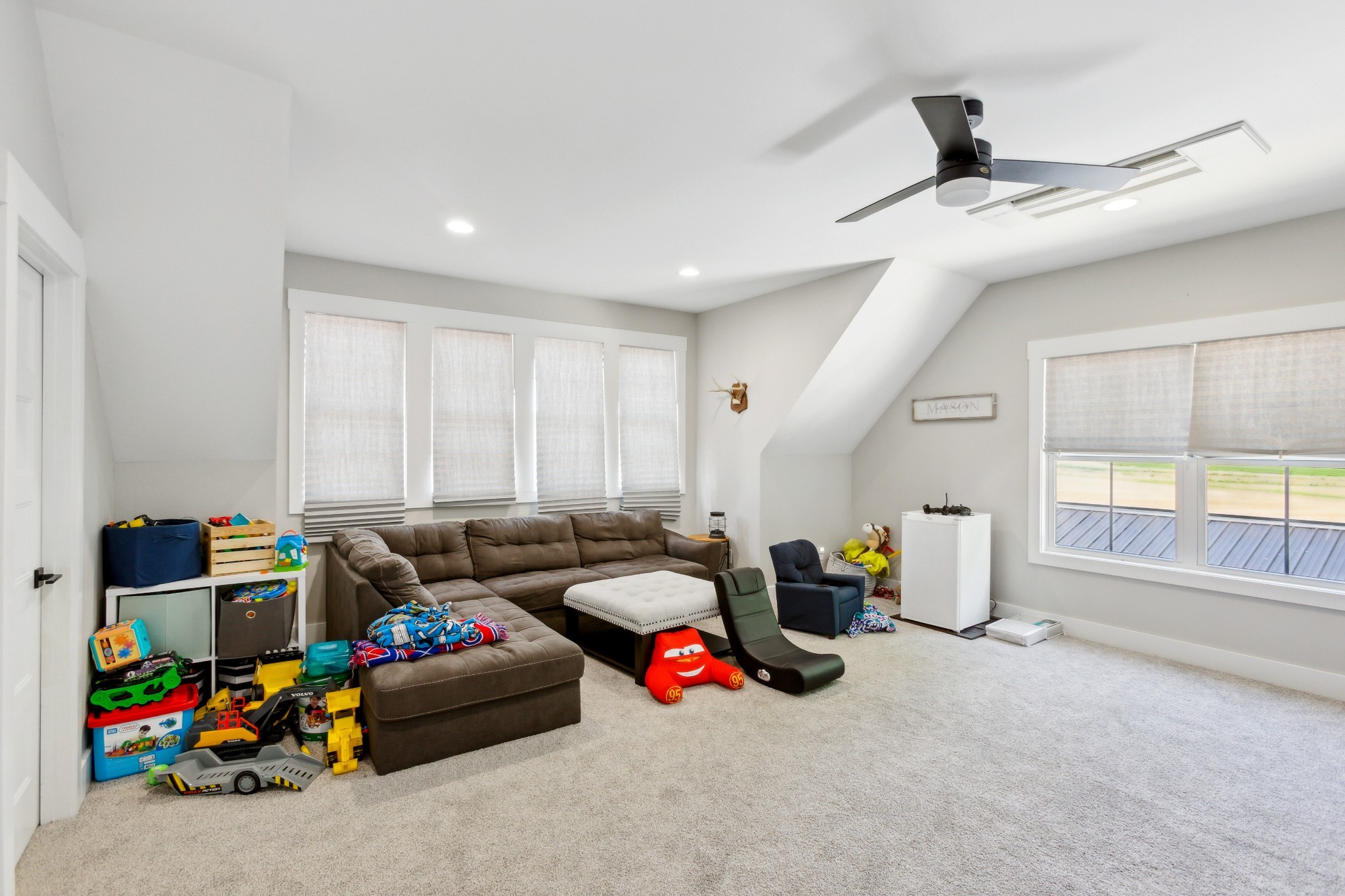 1930 Williams Road Lafayette, TN 37083 - Photo 28 of 41 a living room with furniture a air conditioner vent and a window