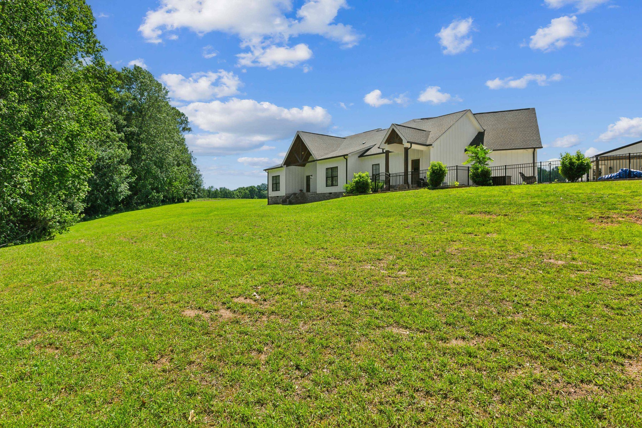 1930 Williams Road Lafayette, TN 37083 - Photo 35 of 41 a front view of a house with garden