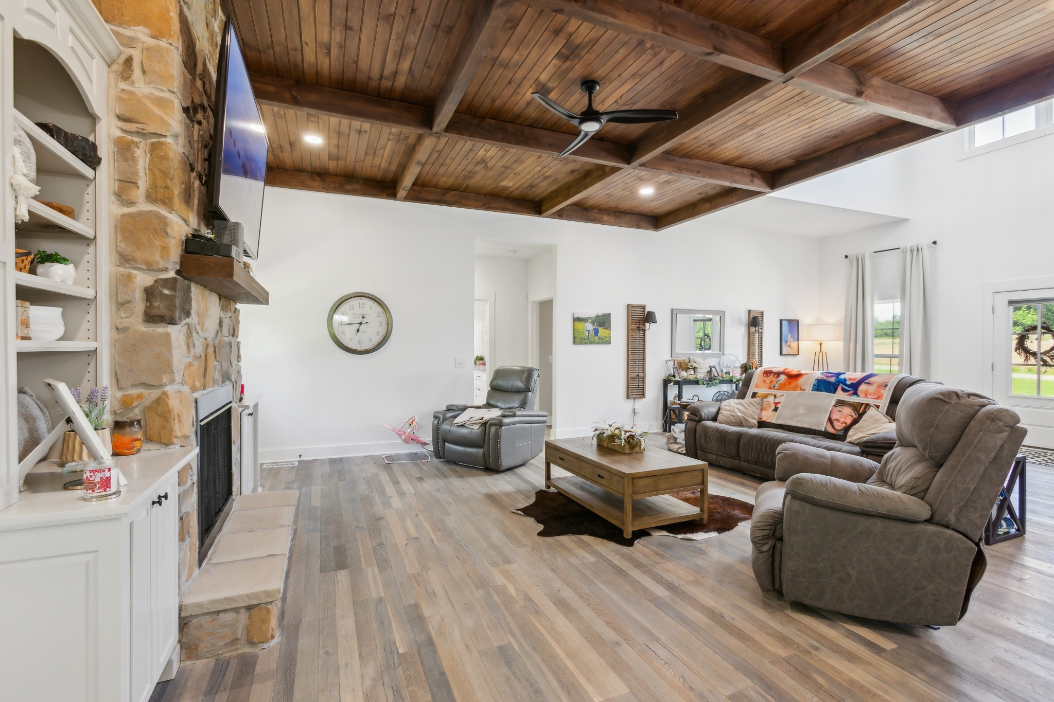 1930 Williams Road Lafayette, TN 37083 - Photo 7 of 41 a living room with furniture and a clock