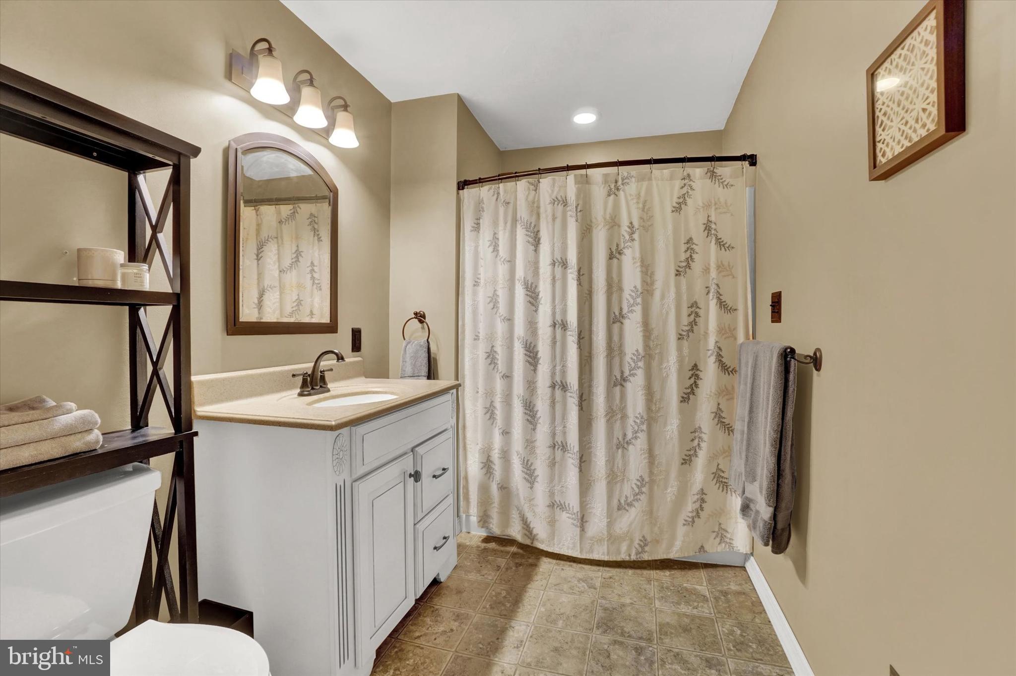 720 Hammond Road York, PA 17406 - Photo 6 of 28 Gallery Image 6