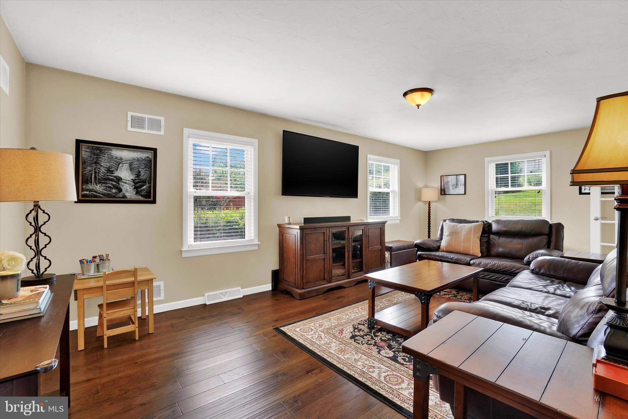 720 Hammond Road York, PA 17406 - Photo 7 of 28 Gallery Image 7