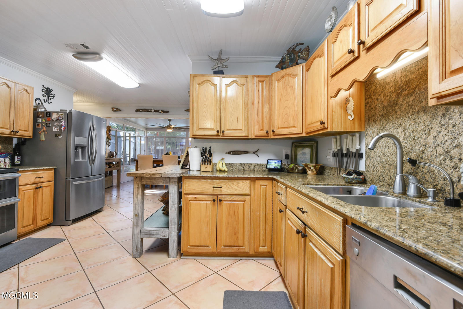 9000 Spring Street Ocean Springs, MS 39564 - Photo 10 of 27 010_1600x1067_mls_1600x1067
