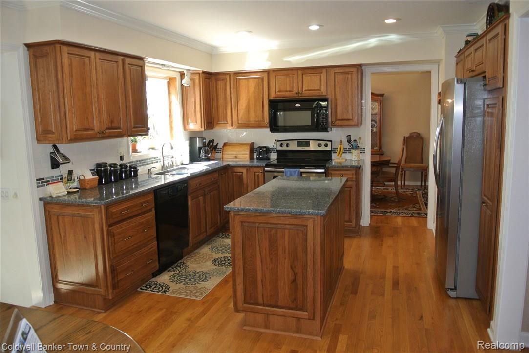 42463 Waterfall Road Northville, MI 48168 - Photo 11 of 28 DSC_5921.JPG