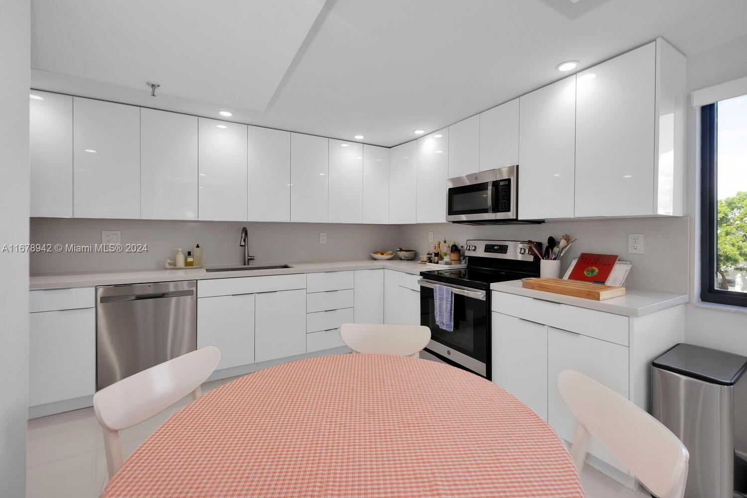 650 Ocean Drive, Unit 4C Key Biscayne, FL 33149 - Photo 12 of 22