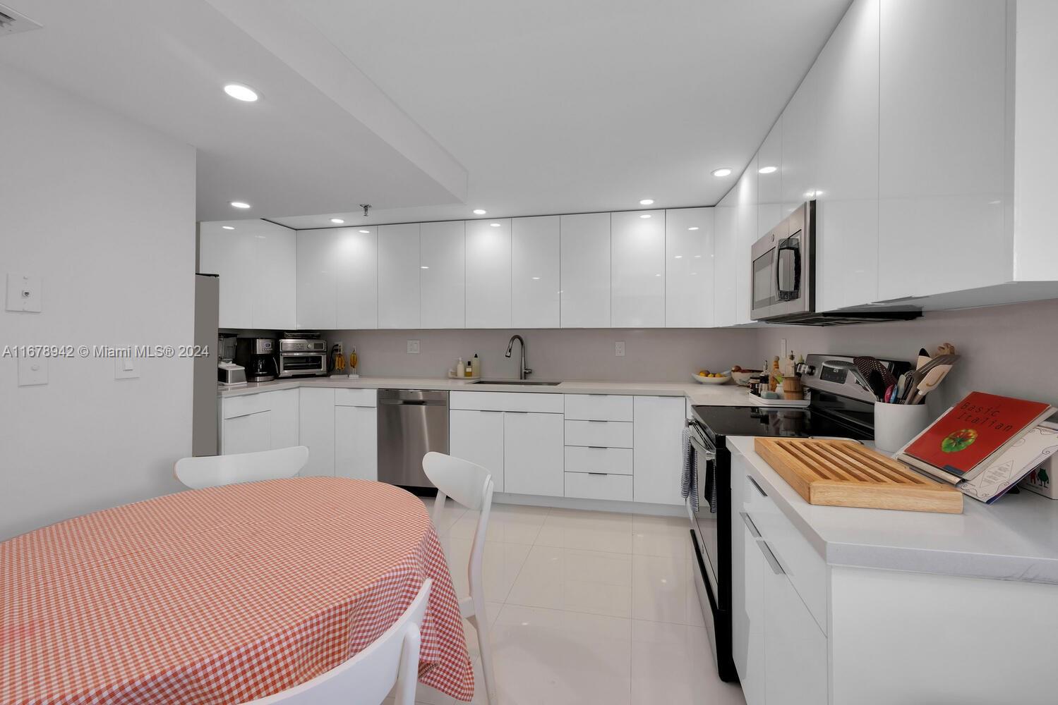 650 Ocean Drive, Unit 4C Key Biscayne, FL 33149 - Photo 13 of 22