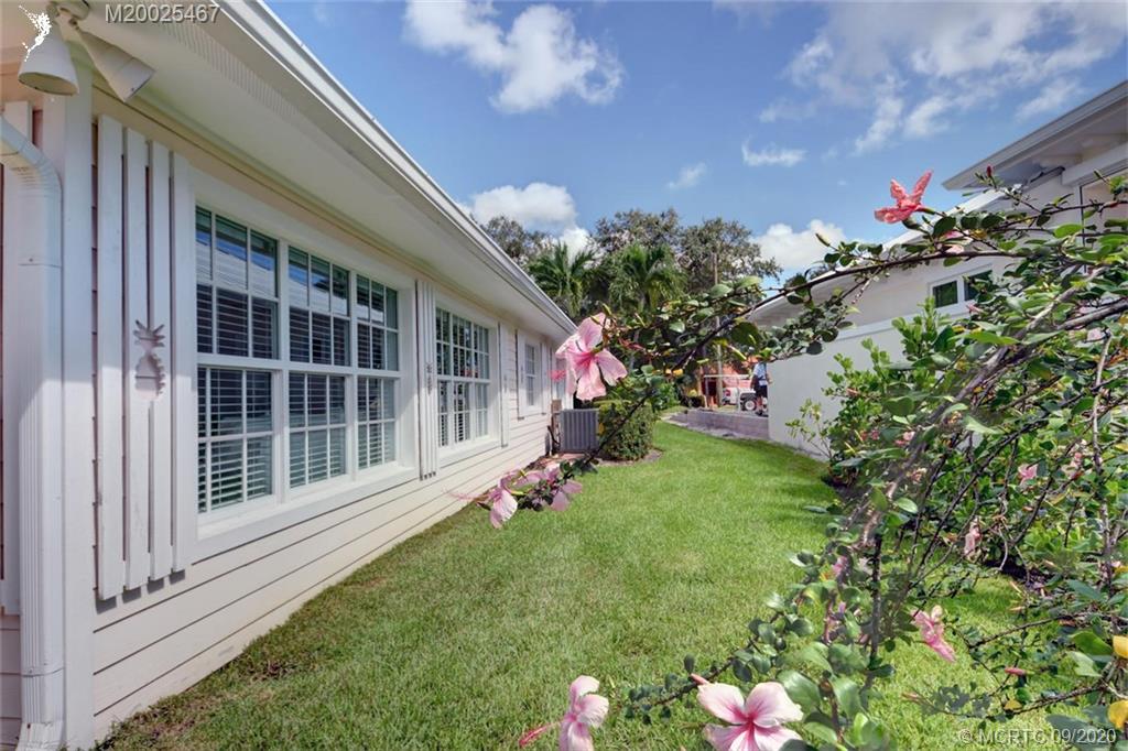 904 Southeast Riverside Drive Stuart, FL 34994 - Photo 54 of 72 Side yard