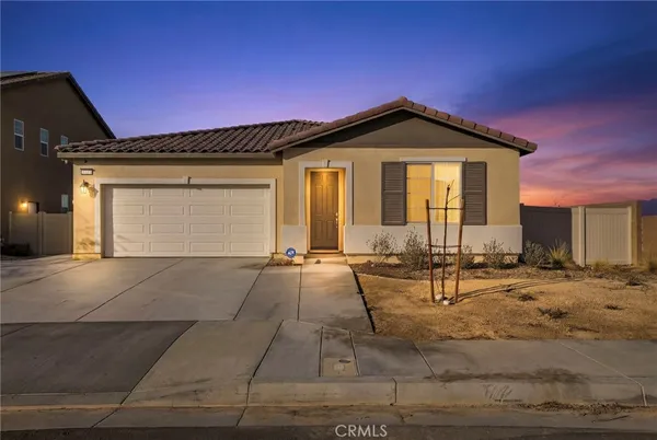 a view of a house with basketball court